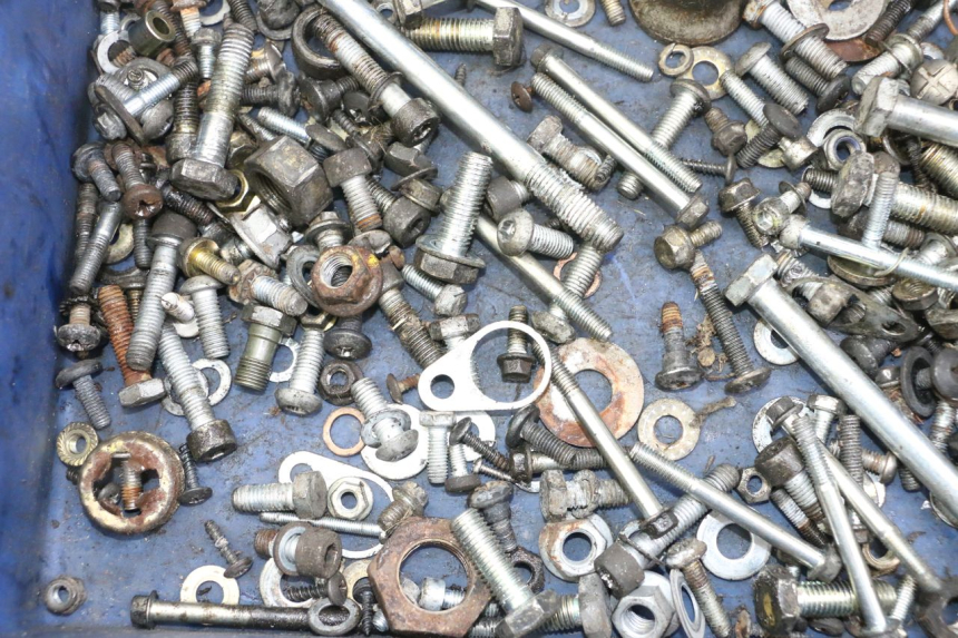 photo de TORNILLOS PIAGGIO MP3 125 (2006 - 2014) - Otra perspectiva