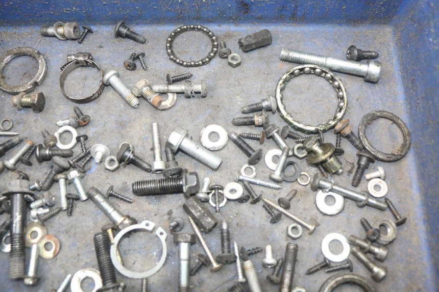 photo de BOLSA DE TORNILLERÍA TORNILLO PIAGGIO NEW TYPHOON 50 (2010 - 2017) - Zoom estado de uso