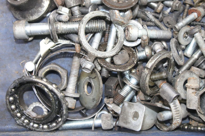 photo de TORNILLOS PIAGGIO VESPA GRANTURISMO 125 (2003 - 2007) - Otra perspectiva