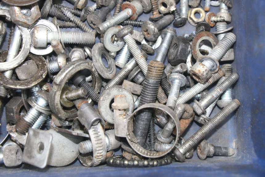 photo de TORNILLOS PIAGGIO VESPA GRANTURISMO 125 (2003 - 2007) - Primer plano técnico