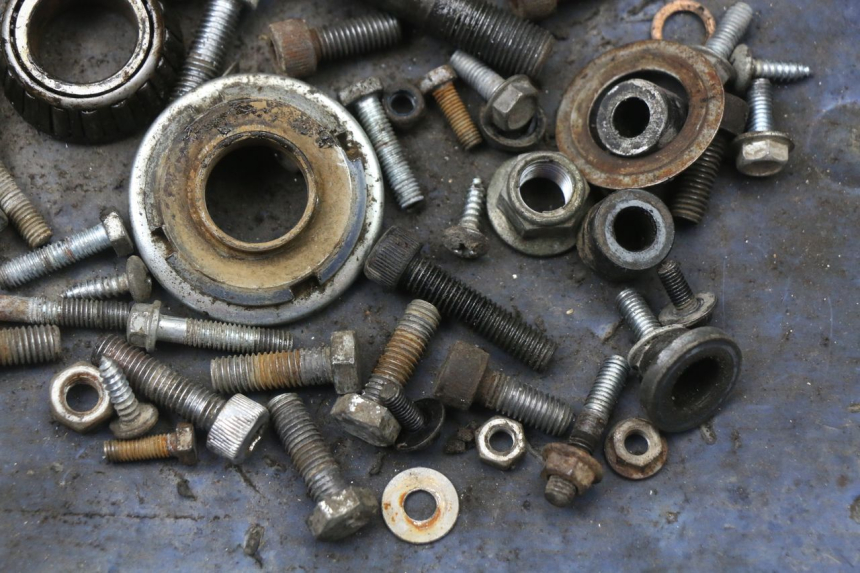 photo de TORNILLOS YCF PIT BIKE 125 (2010 - 2018) - Zoom estado de uso