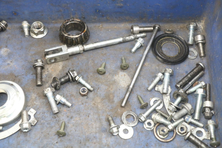 photo de BOLSA DE TORNILLERÍA TORNILLO YCF R-START 125 - Zoom estado de uso