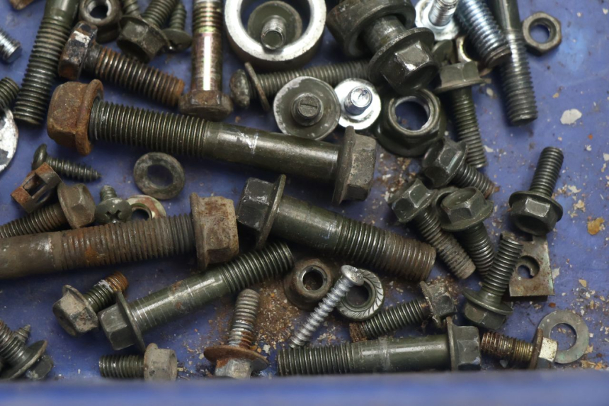 photo de TORNILLOS YIYING RETRO 50 (2008 - 2017) - Primer plano técnico