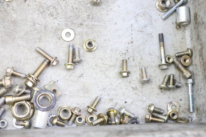 photo de BOLSA DE TORNILLERÍA TORNILLO APOLLO RFZ 125 - Otra perspectiva