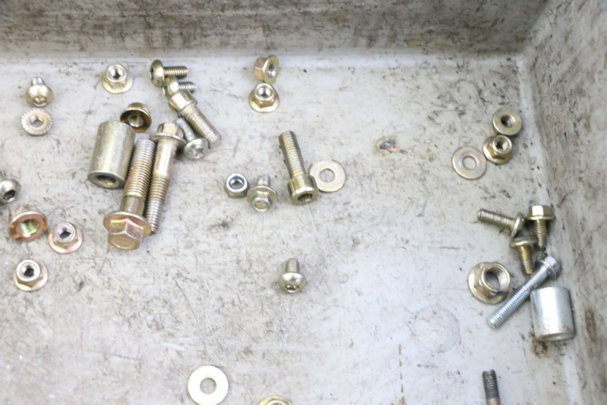 photo de BOLSA DE TORNILLERÍA TORNILLO APOLLO RFZ 125 - Primer plano técnico