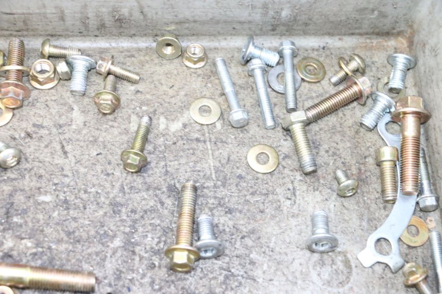 photo de BOLSA DE TORNILLERÍA TORNILLO APOLLO RFZ 125 - Otra perspectiva