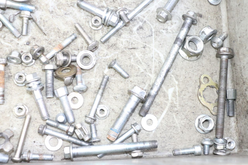 photo de BOLSA DE TORNILLERÍA TORNILLO APOLLO RFZ 125 - Otra perspectiva