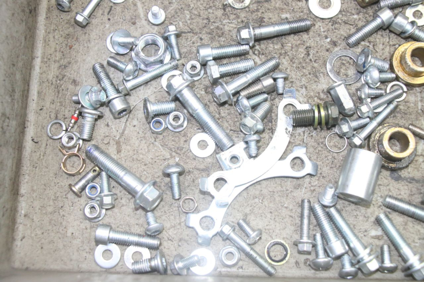 photo de BOLSA DE TORNILLERÍA TORNILLO APOLLO RFZ 125 - Otra perspectiva