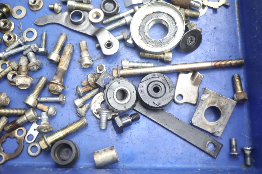 photo de TORNILLOS APOLLO RFZ 125 - Primer plano técnico