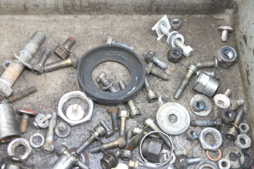 photo de BOLSA DE TORNILLERÍA TORNILLO GILERA RK 50 (1996 - 1999) - Otra perspectiva