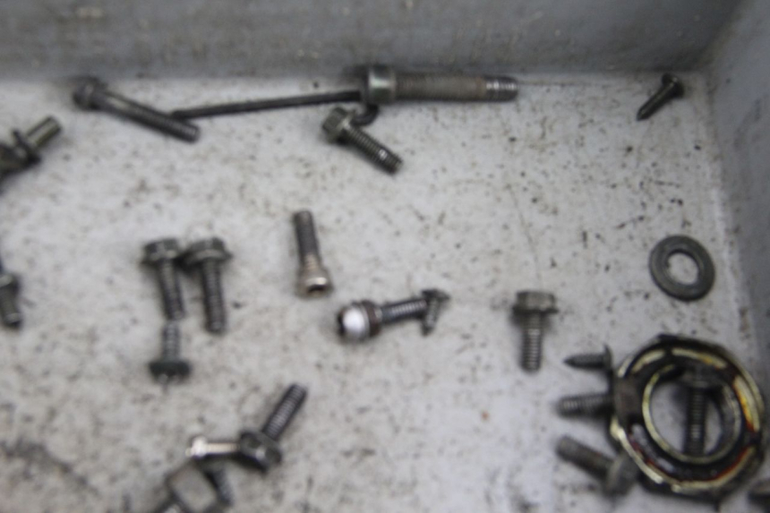 photo de BOLSA DE TORNILLERÍA TORNILLO TNT MOTOR ROMA 10' 2T 50 (2011 - 2018) - Otra perspectiva