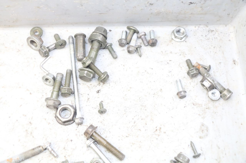 photo de BOLSA DE TORNILLERÍA TORNILLO TNT MOTOR ROMA 10' 4T 50 (2019 - 2022) - Zoom estado de uso