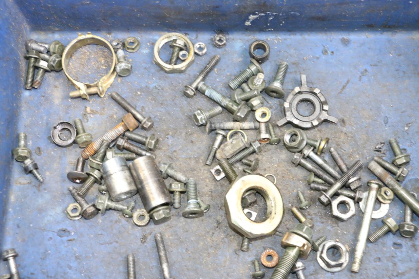 photo de BOLSA DE TORNILLERÍA TORNILLO TNT MOTOR ROMA 10' 4T 50 (2019 - 2022) - Zoom estado de uso