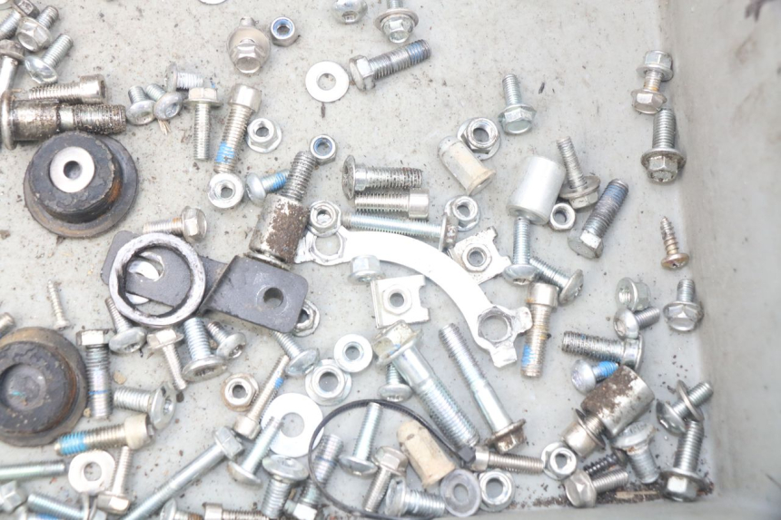 photo de BOLSA DE TORNILLERÍA TORNILLO APOLLO RXF 125 - Zoom estado de uso