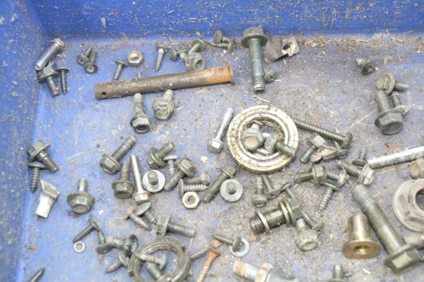 photo de BOLSA DE TORNILLERÍA TORNILLO KEEWAY RY6 2T 50 (2011 - 2019) - Otra perspectiva