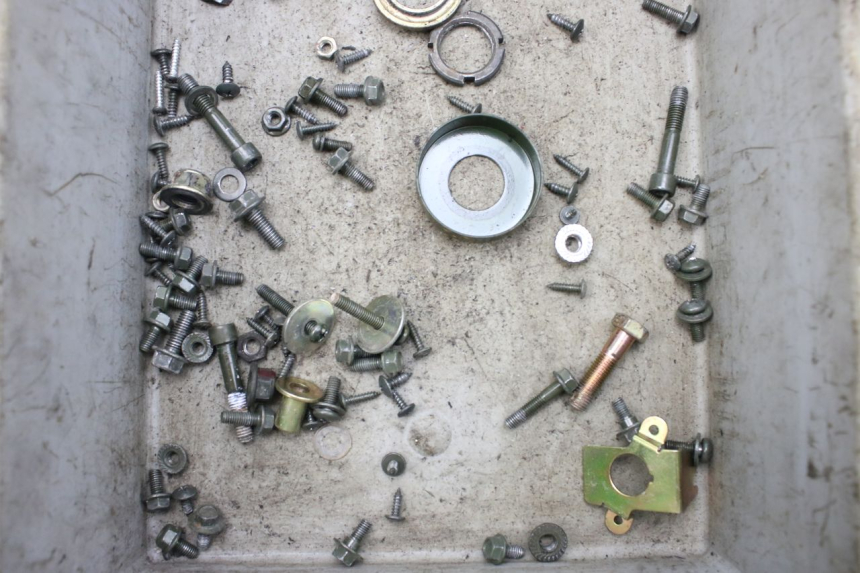 photo de BOLSA DE TORNILLERÍA TORNILLO KEEWAY RY6 2T 50 (2011 - 2019) - Otra perspectiva