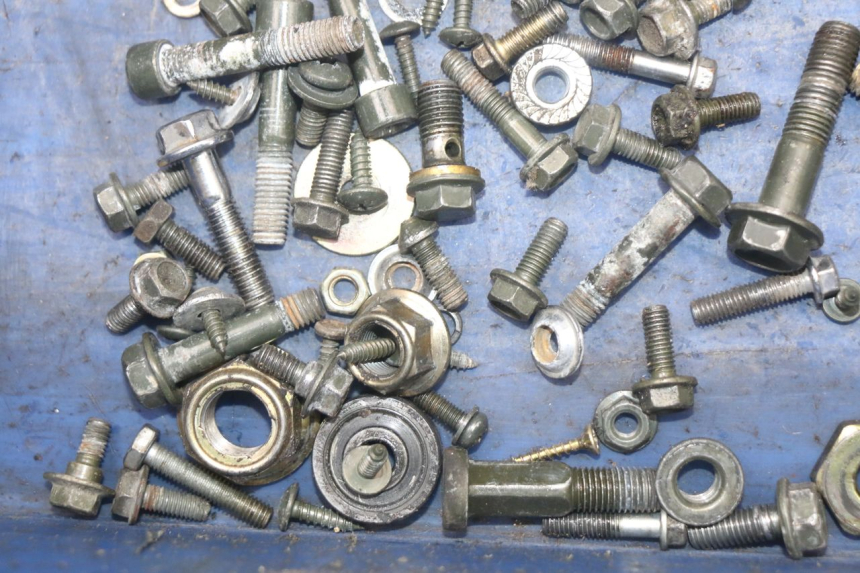 photo de BOLSA DE TORNILLERÍA TORNILLO KEEWAY RY6 2T 50 (2011 - 2019) - Otra perspectiva