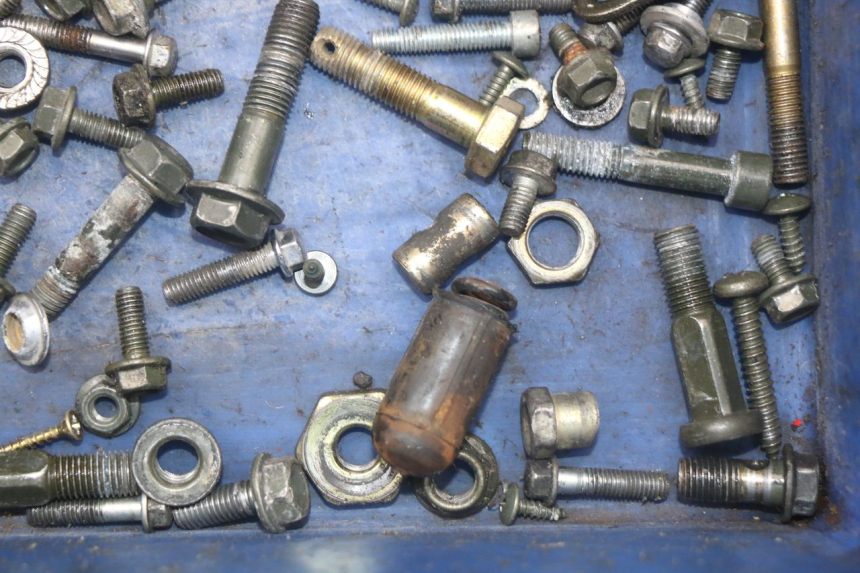 photo de BOLSA DE TORNILLERÍA TORNILLO KEEWAY RY6 2T 50 (2011 - 2019) - Primer plano técnico