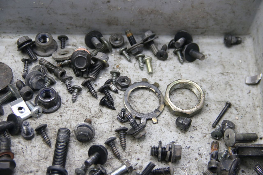 photo de BOLSA DE TORNILLERÍA TORNILLO LVNENG S5 1 (2019 - 2023) - Otra perspectiva