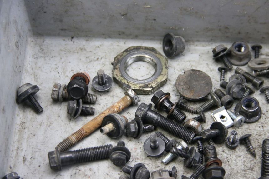 photo de BOLSA DE TORNILLERÍA TORNILLO LVNENG S5 1 (2019 - 2023) - Primer plano técnico