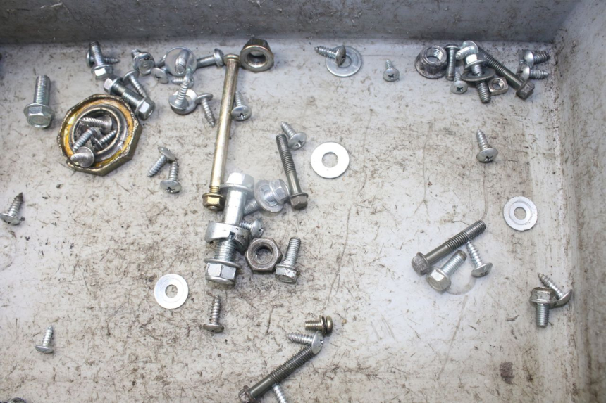 photo de BOLSA DE TORNILLERÍA TORNILLO JM MOTORS SANTANA 50 (2014 - 2023) - Otra perspectiva