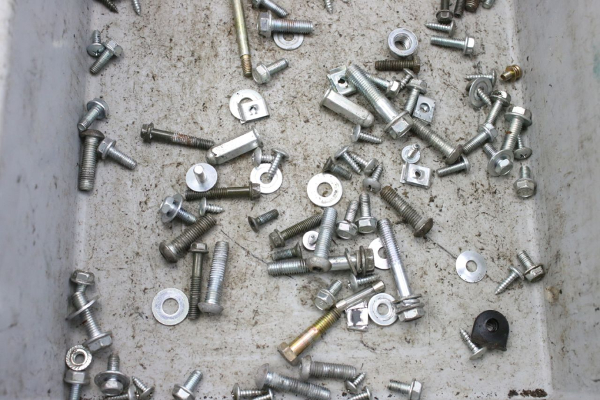 photo de BOLSA DE TORNILLERÍA TORNILLO JM MOTORS SANTANA 50 (2014 - 2023) - Zoom estado de uso