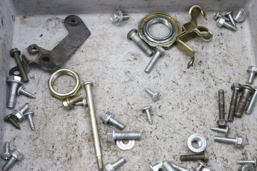 photo de BOLSA DE TORNILLERÍA TORNILLO JM MOTORS SANTANA 50 (2014 - 2023) - Otra perspectiva