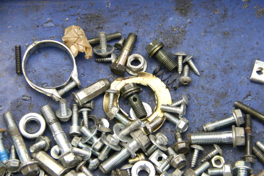 photo de BOLSA DE TORNILLERÍA TORNILLO JM MOTORS SANTANA 50 (2014 - 2023) - Zoom estado de uso