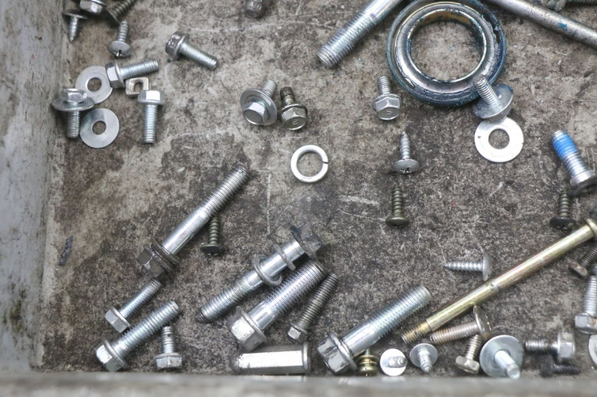 photo de BOLSA DE TORNILLERÍA TORNILLO JM MOTORS SANTANA 50 (2014 - 2023) - Otra perspectiva