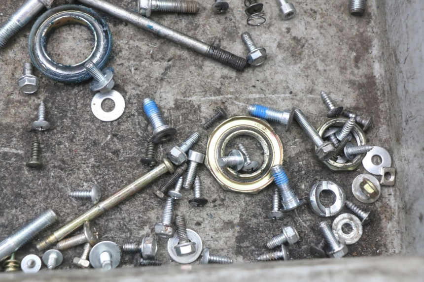 photo de BOLSA DE TORNILLERÍA TORNILLO JM MOTORS SANTANA 50 (2014 - 2023) - Primer plano técnico