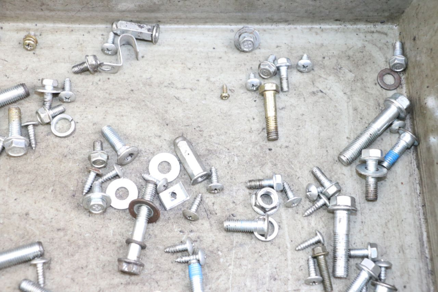 photo de BOLSA DE TORNILLERÍA TORNILLO JM MOTORS SANTANA 50 (2014 - 2023) - Otra perspectiva