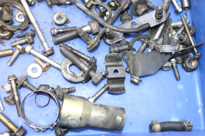 photo de TORNILLOS PEUGEOT SATELIS COMPRESSOR K15 125 (2006 - 2009) - Primer plano técnico