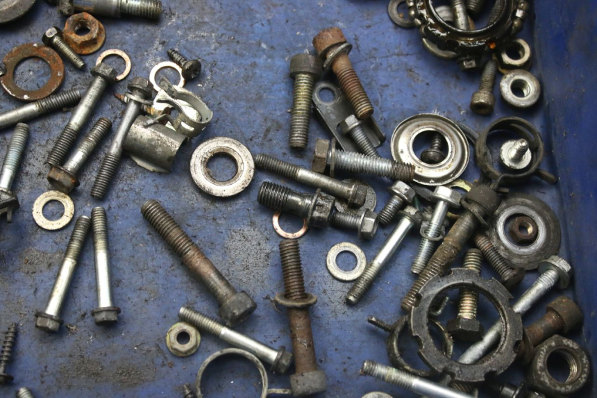 photo de BOLSA DE TORNILLERÍA TORNILLO PEUGEOT SATELIS 125 (2010 - 2012) - Zoom estado de uso