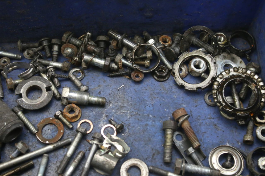 photo de BOLSA DE TORNILLERÍA TORNILLO PEUGEOT SATELIS 125 (2010 - 2012) - Otra perspectiva