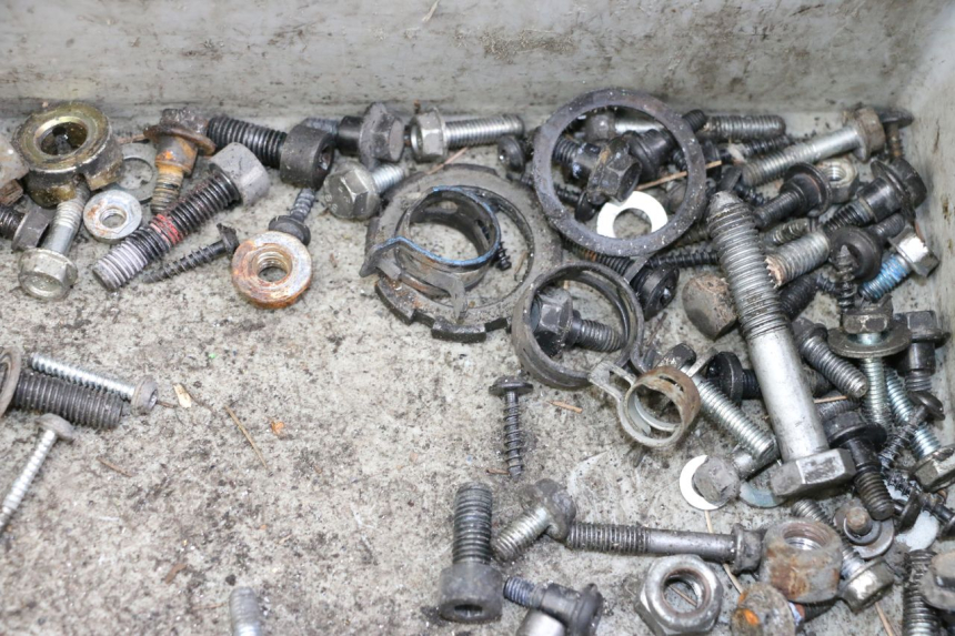 photo de TORNILLOS PEUGEOT SATELIS 125 (2013 - 2018) - Primer plano técnico