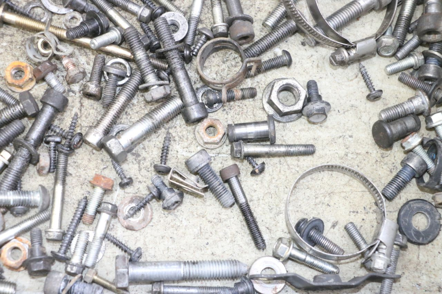 photo de TORNILLOS PEUGEOT SATELIS 125 (2013 - 2018) - Zoom estado de uso