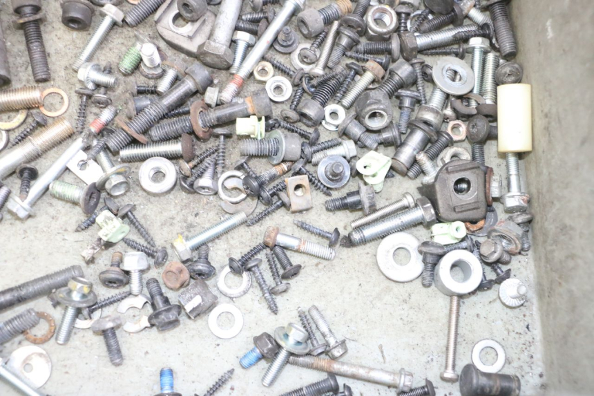 photo de TORNILLOS PEUGEOT SATELIS 125 (2013 - 2018) - Zoom estado de uso