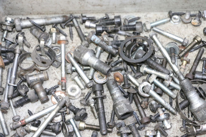 photo de TORNILLOS PEUGEOT SATELIS 125 (2013 - 2018) - Zoom estado de uso