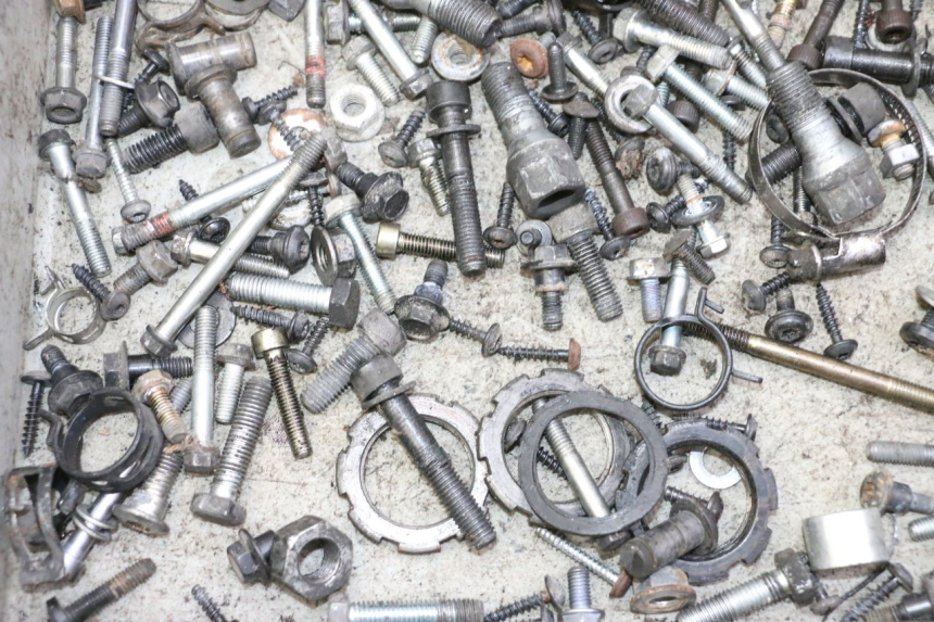 photo de TORNILLOS PEUGEOT SATELIS 125 (2013 - 2018) - Otra perspectiva