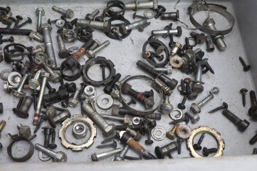 photo de TORNILLOS PEUGEOT SATELIS 125 (2013 - 2018) - Primer plano técnico