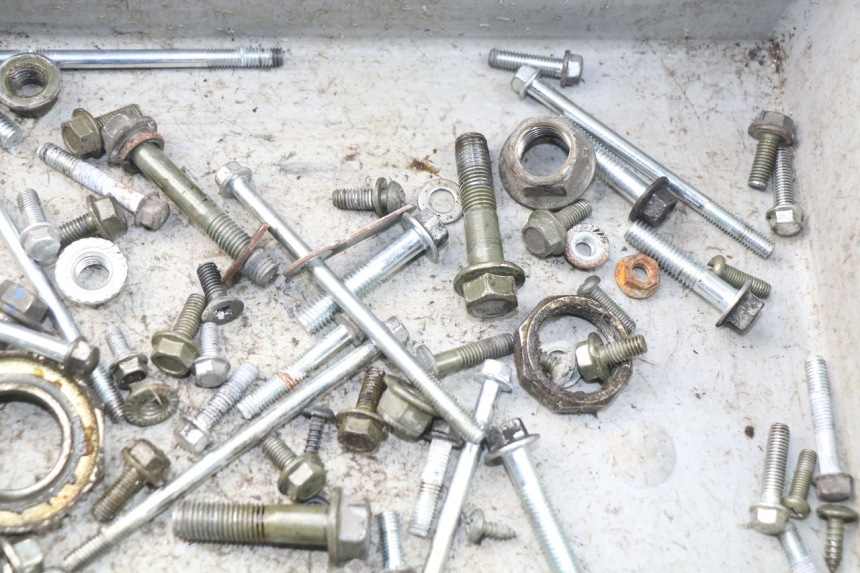 photo de BOLSA DE TORNILLERÍA TORNILLO JM MOTORS SC 4T 50 (2012 - 2017) - Primer plano técnico