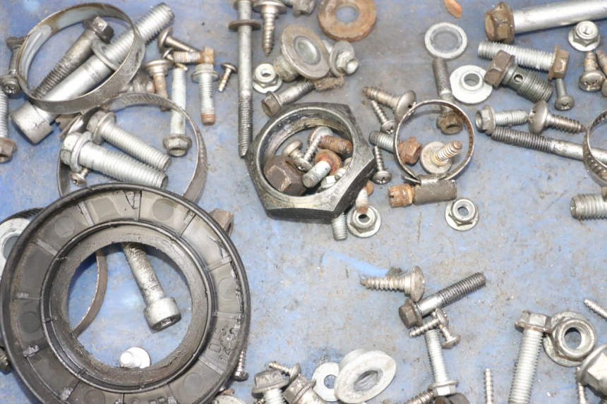 photo de TORNILLOS APRILIA SCARABEO GT TOURING 125 (1999 - 2005) - Detalle de la pieza