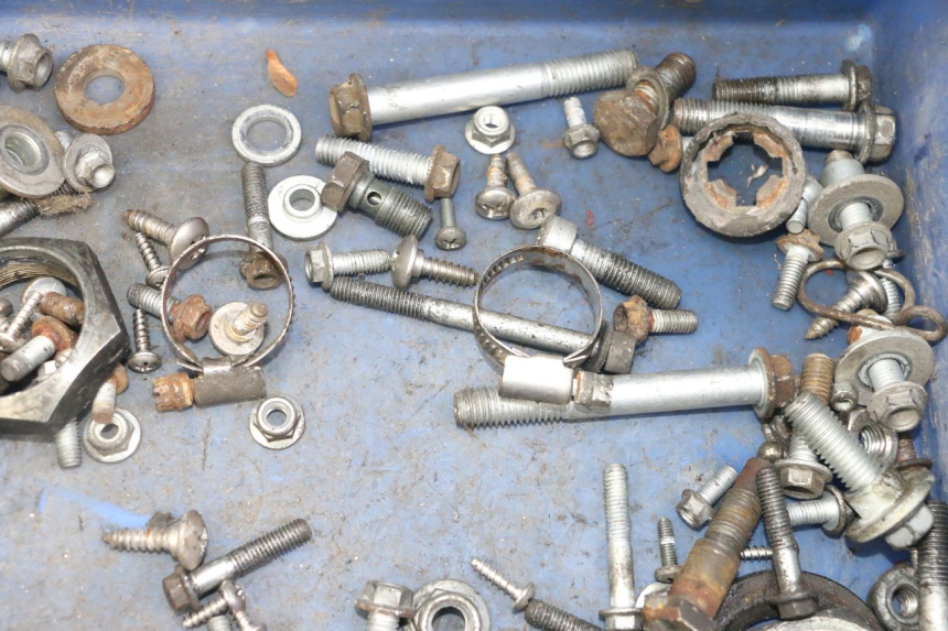 photo de TORNILLOS APRILIA SCARABEO GT TOURING 125 (1999 - 2005) - Primer plano técnico