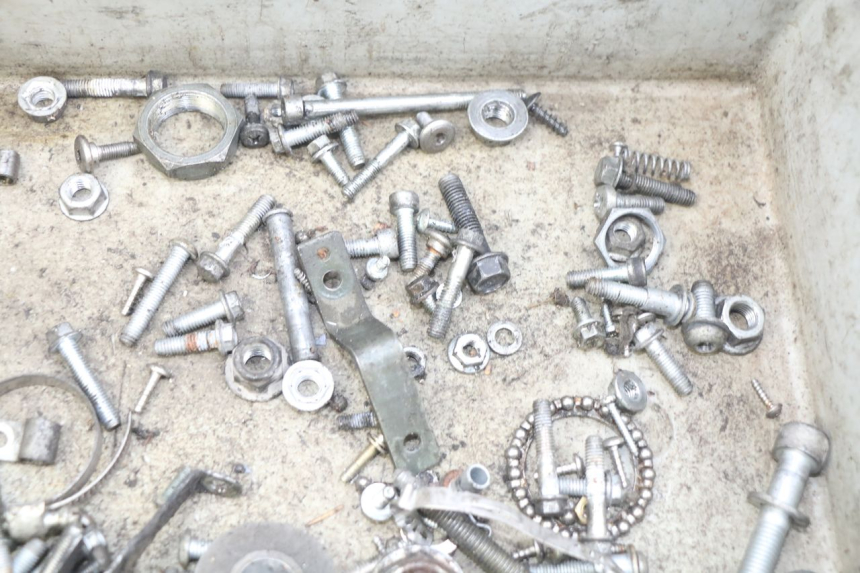 photo de BOLSA DE TORNILLERÍA TORNILLO APRILIA SCARABEO 100 (2003 - 2012) - Otra perspectiva