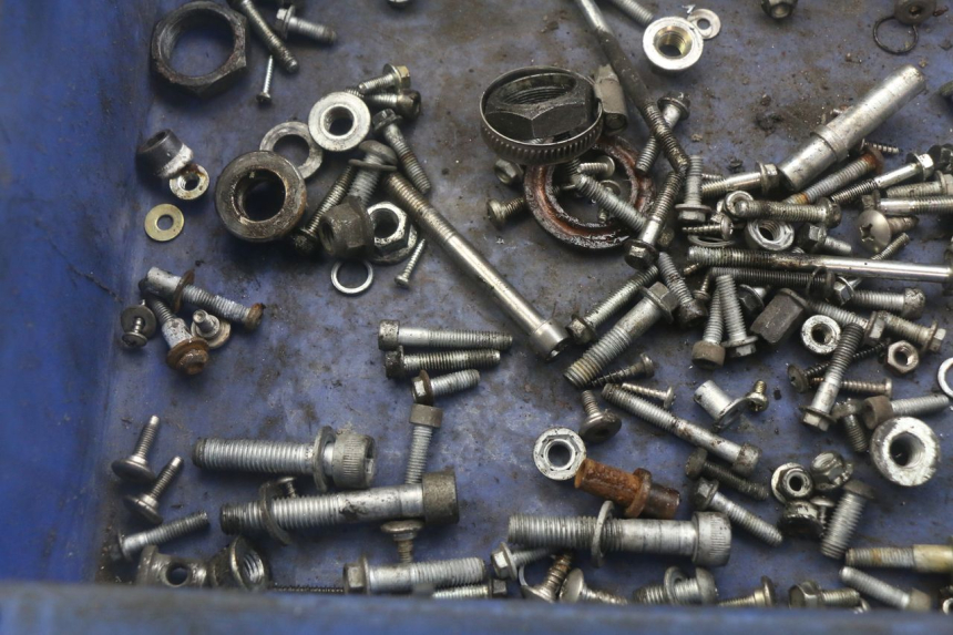 photo de BOLSA DE TORNILLERÍA TORNILLO APRILIA SCARABEO 100 (2003 - 2012) - Zoom estado de uso