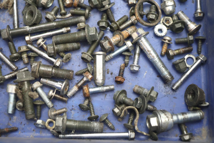 photo de TORNILLOS FYM SCOOTERONE 125 (2006 - 2008) - Primer plano técnico