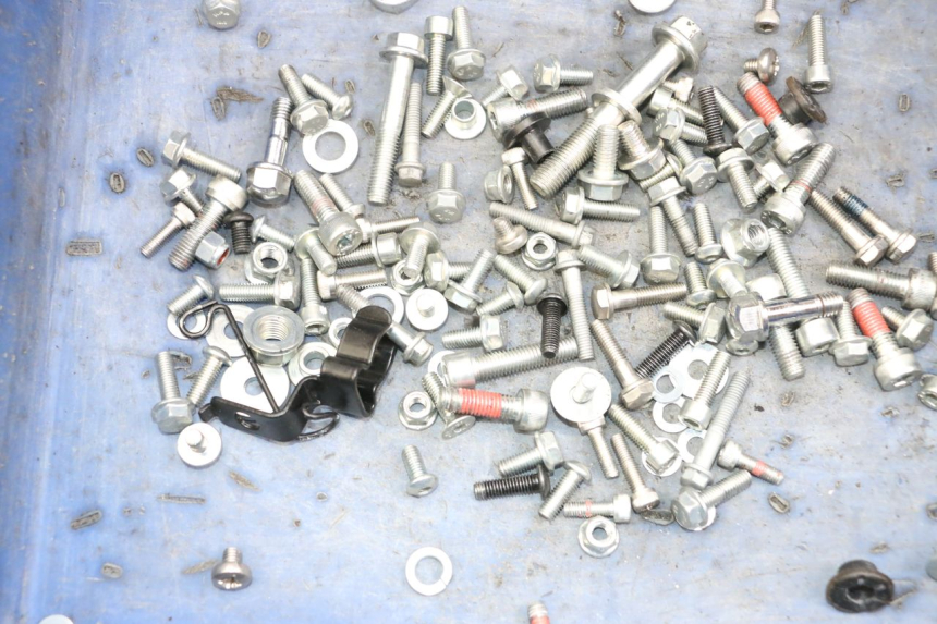 photo de TORNILLOS ROYAL ENFIELD SCRAM 411 (2022 - 2024) - Detalle de la pieza