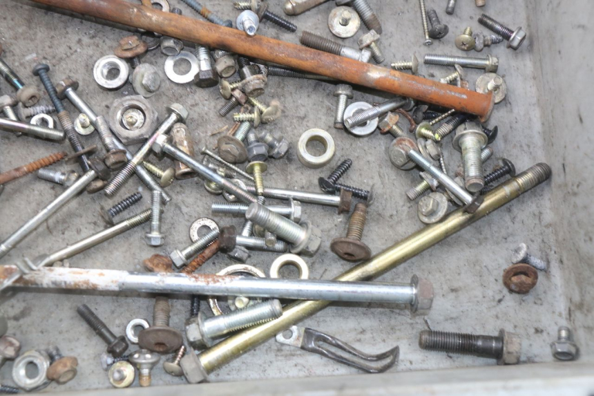 photo de BOLSA DE TORNILLERÍA TORNILLO HONDA SCV LEAD 100 (2003 - 2007) - Zoom estado de uso