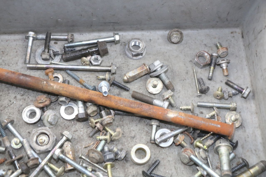 photo de BOLSA DE TORNILLERÍA TORNILLO HONDA SCV LEAD 100 (2003 - 2007) - Otra perspectiva