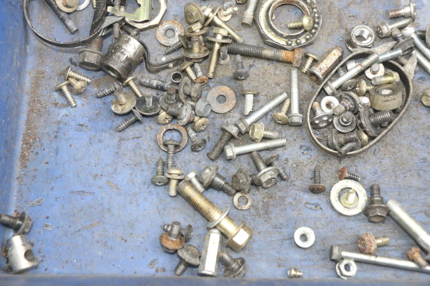 photo de BOLSA DE TORNILLERÍA TORNILLO HONDA SCV LEAD 100 (2003 - 2007) - Otra perspectiva